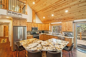 Fridge, microwave, oven, stovetop - Open Concept Cabin! Air Hockey! Fully Fenced Backyard! Deck! (Big Bear Lake)