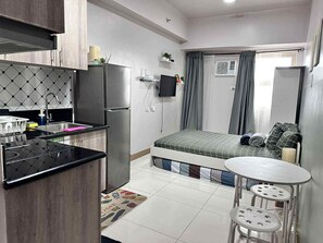 Standard Studio, Pool Access, Garden Area | Private kitchenette
