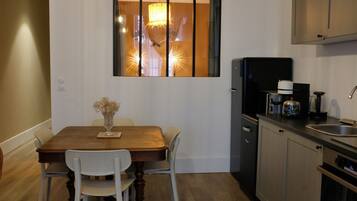 Superior Apartment, 2 Bedrooms, Kitchen, Courtyard View | Soundproofing, iron/ironing board, free WiFi
