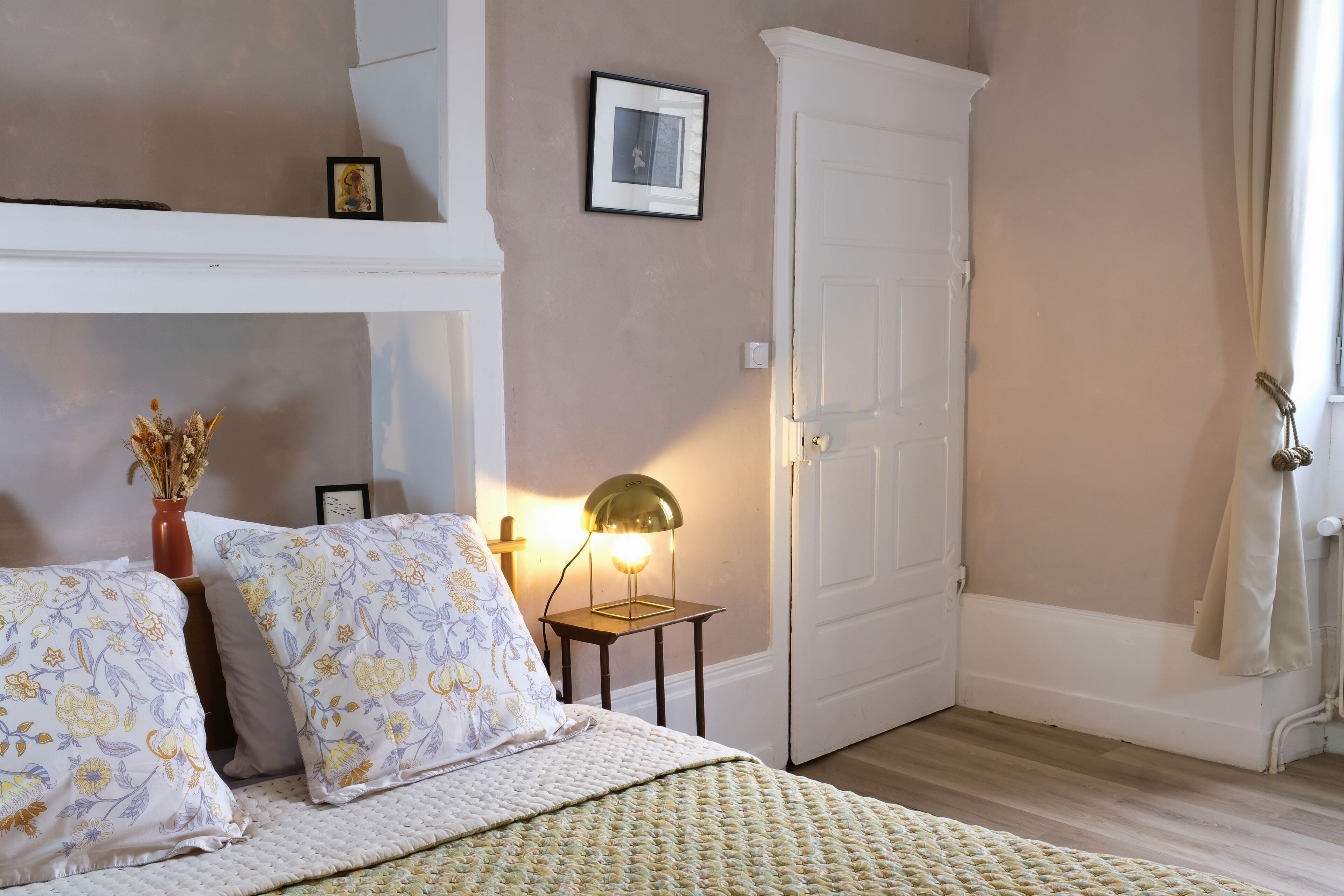 Habitación doble superior, vista al patio | Insonorización, tabla de planchar con plancha y wifi gratis 