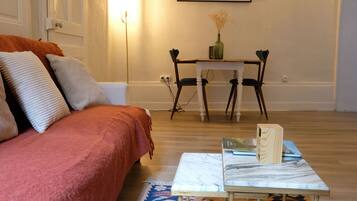 Habitación doble superior, vista al patio | Insonorización, tabla de planchar con plancha y wifi gratis