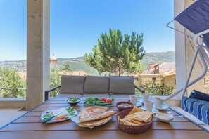Ferienhaus, 3 Schlafzimmer, eigener Pool, Bergblick | Balkon