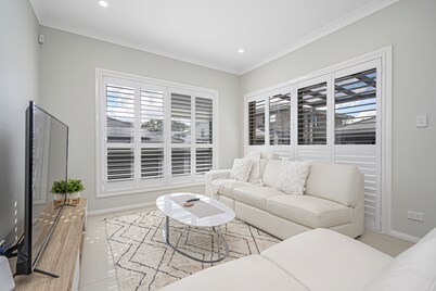 Dreamland/Rousehill /Spacious 4BR House/wifi
