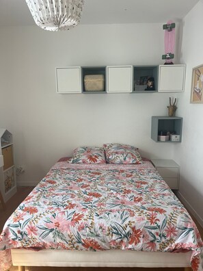 WiFi, bed sheets