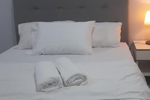 2 bedrooms, iron/ironing board, free WiFi, bed sheets