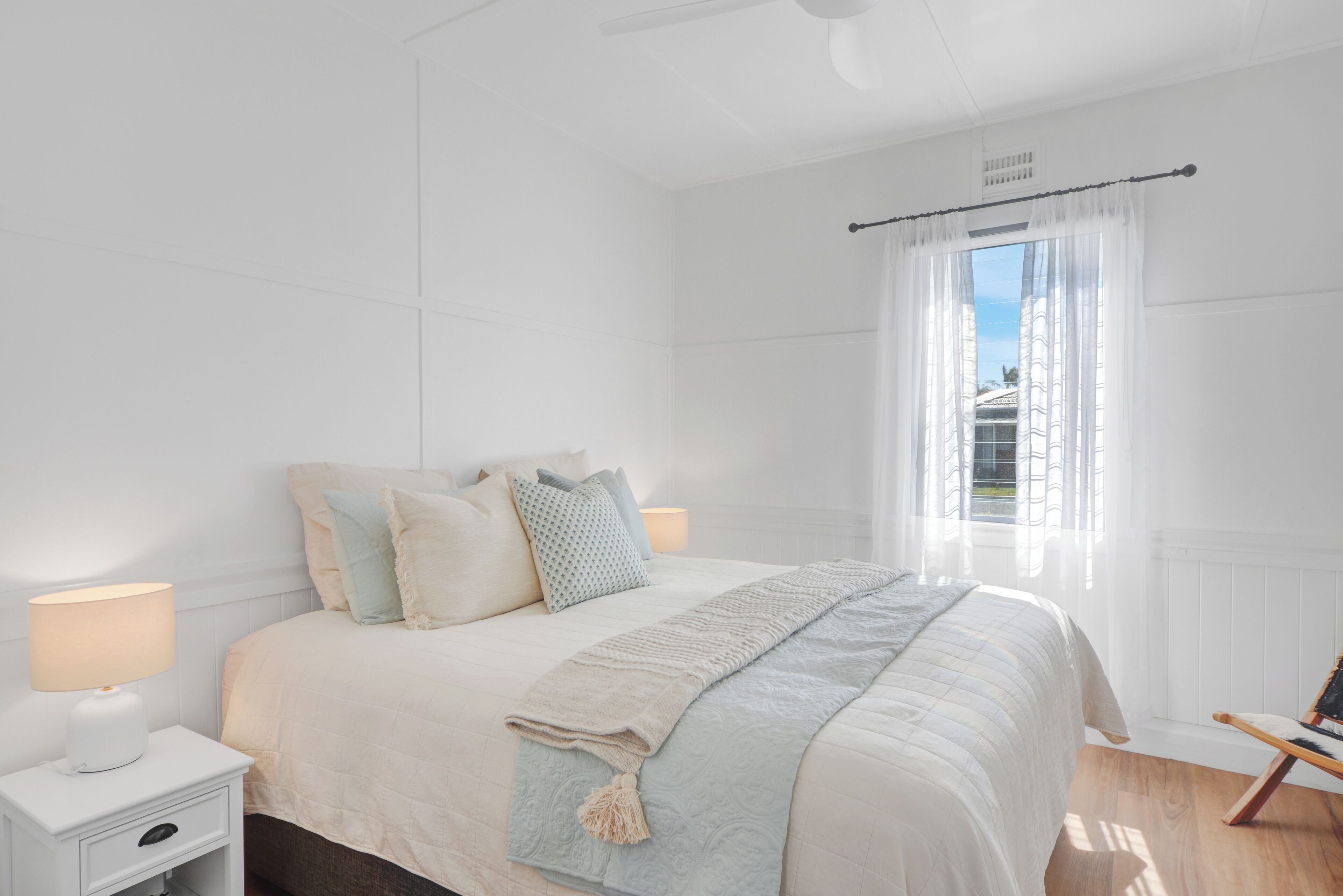 2 bedrooms, iron/ironing board, internet, bed sheets