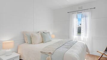 2 bedrooms, iron/ironing board, internet, bed sheets