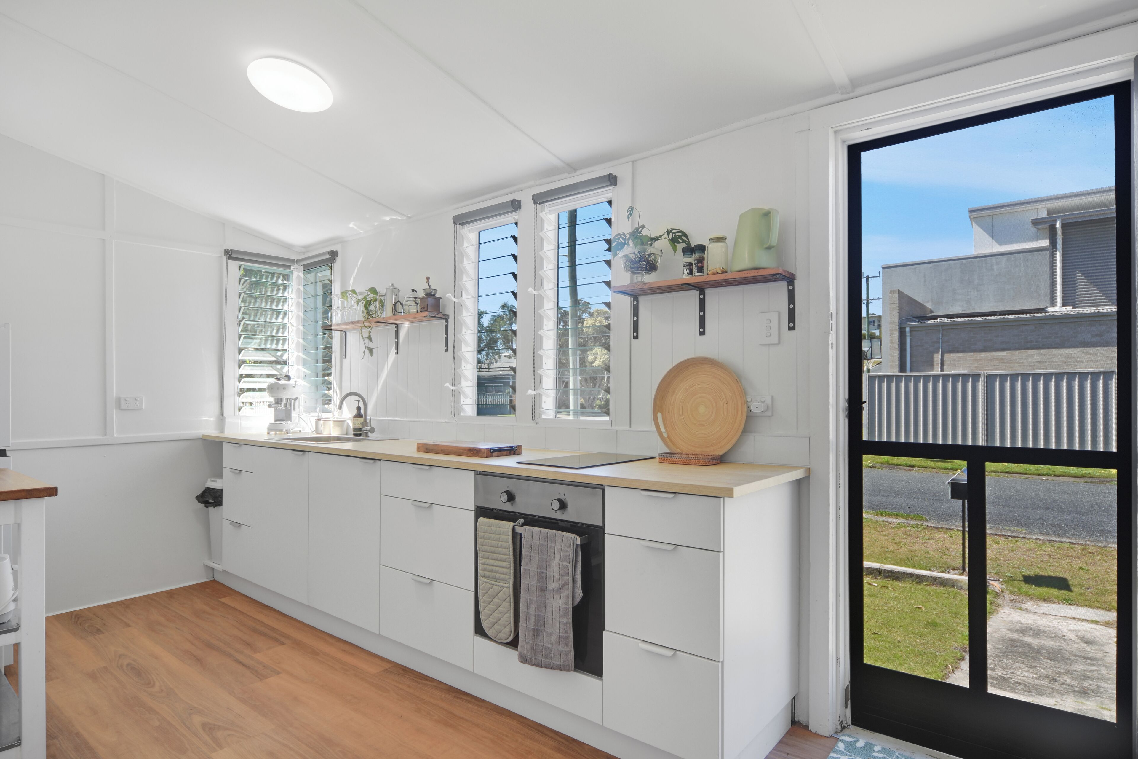 冰箱、微波炉、烤箱、炉灶