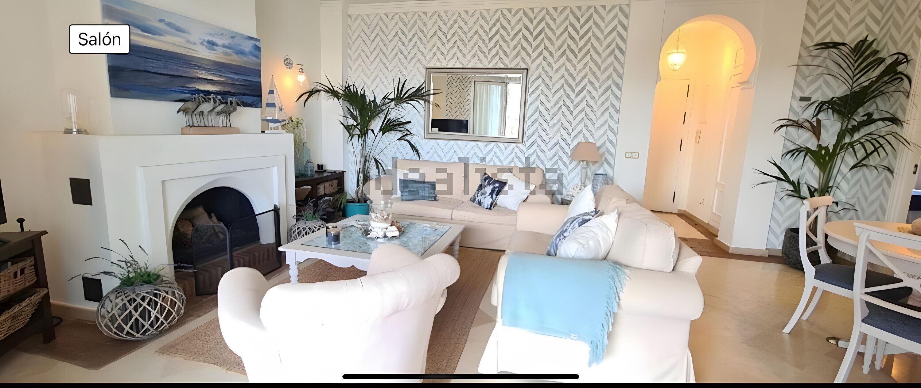 Een televisie, een open haard, videogames en een dvd-speler