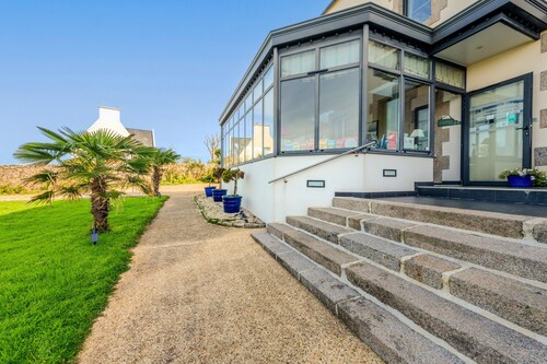 Chambre 'La Demeure Océane - Côté Jardin' avec vue sur mer et jardin partagé