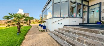 Room 'La Demeure Océane - Côté Jardin' with Sea View and Shared Garden