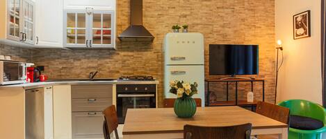 Fridge, microwave, oven, dishwasher