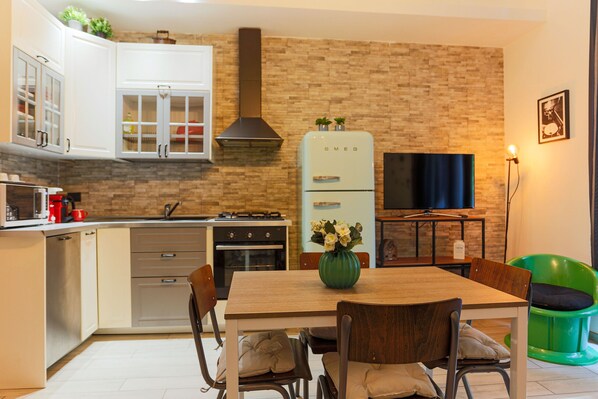 Fridge, microwave, oven, dishwasher