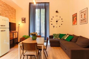 Unclassified image, 2 of 39, button