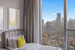 Apartment, City View | Egyptian cotton sheets, premium bedding, in-room safe - Prestigious 3.5 BR in Boulevard (Dubai)