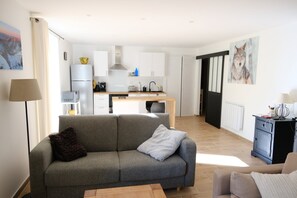 TV - New apartment, 5 beds – 8 km from the resorts (Err)