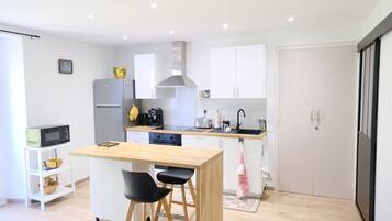 冰箱、微波炉、烤箱、炉灶