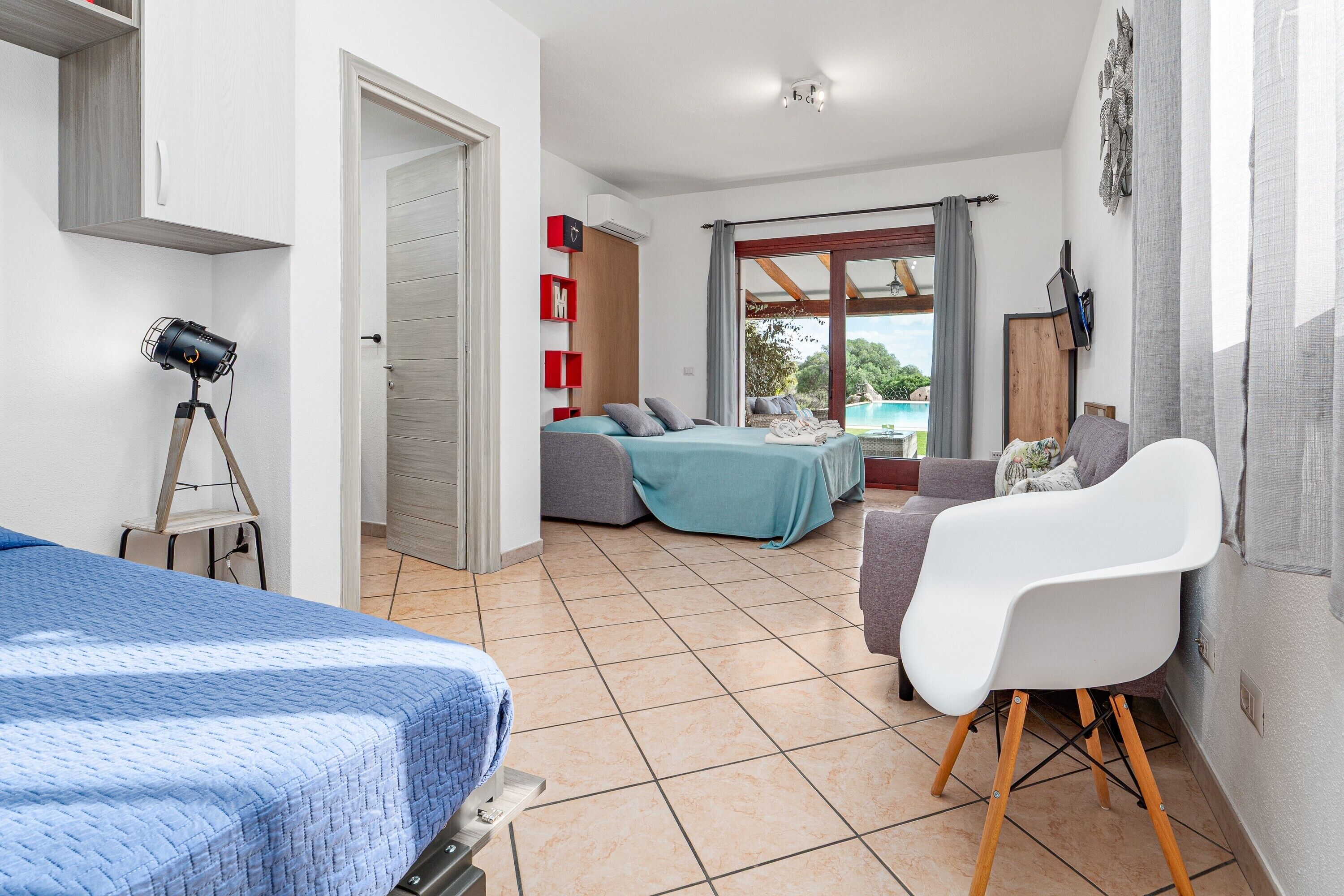 2 bedrooms, desk, iron/ironing board, WiFi