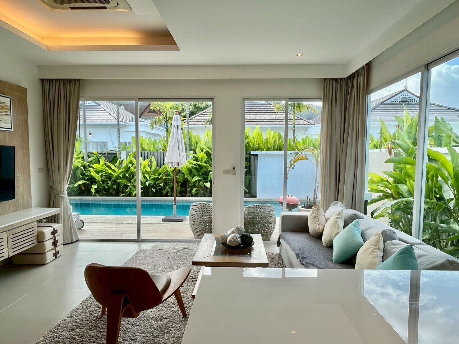 Luxury Villa, 2 Bedrooms, Private Pool, Valley View | Living area | 26-inch Smart TV with digital channels, Netflix, Hulu