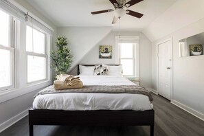 4 bedrooms, iron/ironing board, WiFi, bed sheets