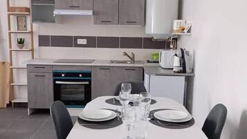 Fridge, oven