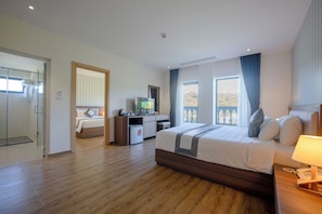 Family Room, Balcony, Mountain View | Desk, blackout drapes, free WiFi, wheelchair access