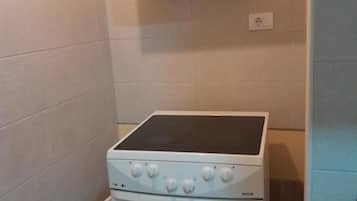 Apartment, 1 Bedroom, Smoking, City View | Interior