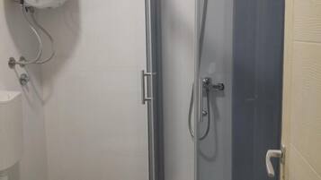 Apartment, 1 Bedroom, Smoking, City View | Bathroom