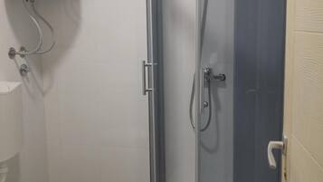 Apartment, 1 Bedroom, Smoking, City View | Bathroom