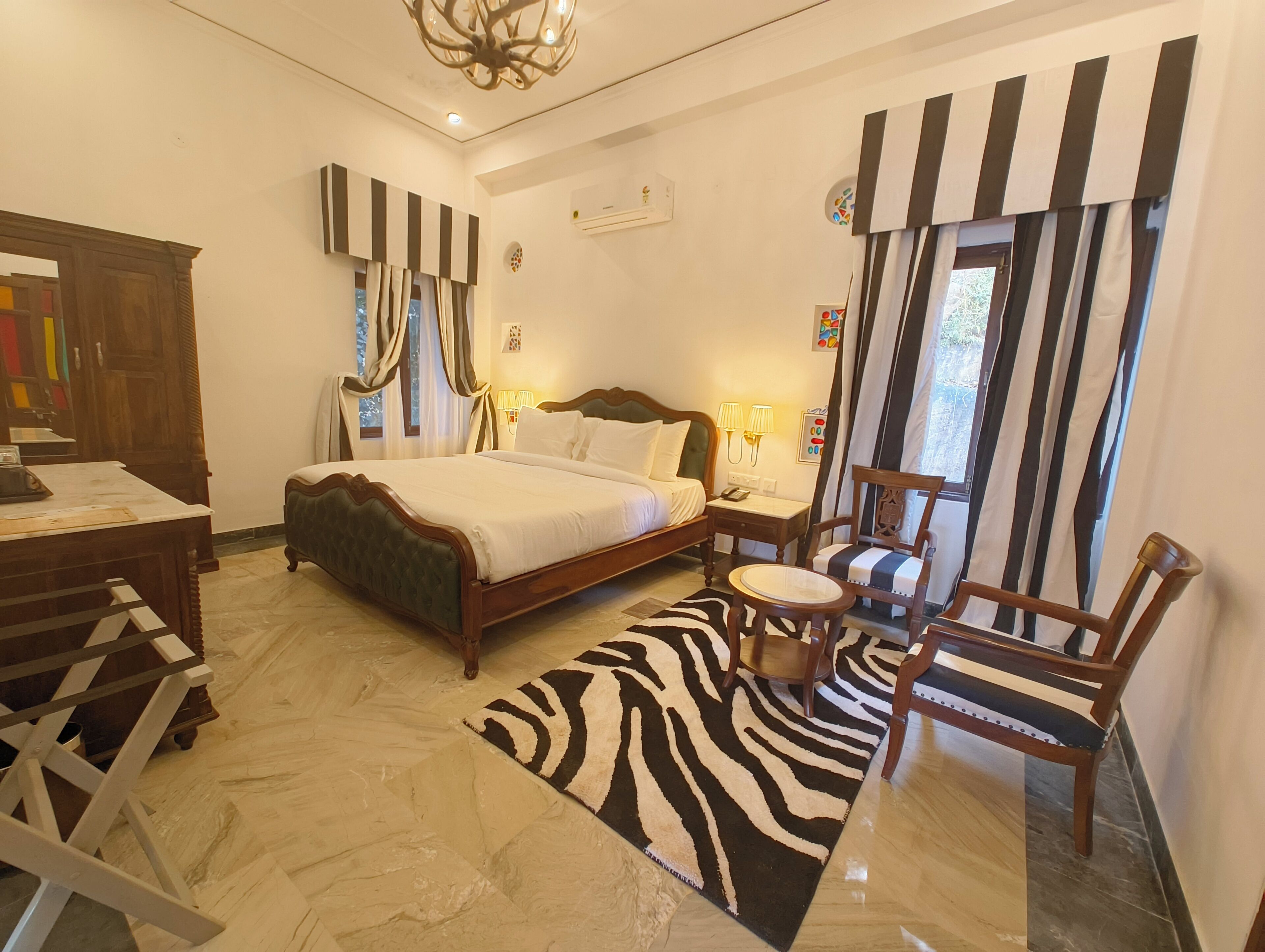 Soundproofing, free WiFi