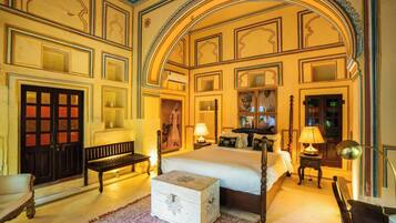 Tara Amer | Soundproofing, free WiFi