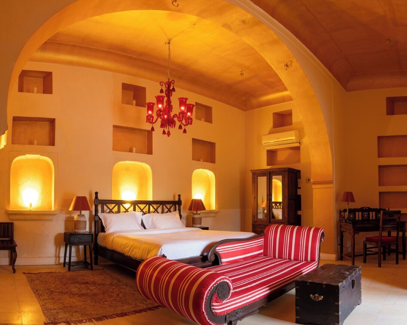 Rosa Jaypore Suite | Soundproofing, free WiFi