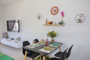 Dining - Venus sea View, modern apt. only 300 m to Venus Beach (Chlorakas)