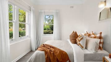 2 bedrooms, iron/ironing board, WiFi, bed sheets