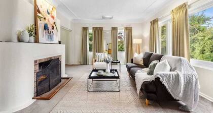 Charming Cottage | Walk to City, Floriade & Eat Street