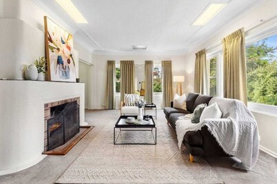 Charming Cottage | Walk to City, Floriade & Eat Street