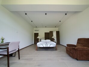 Habitació doble Deluxe, balcó, vistes a la muntanya | Sala d'estar