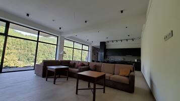 Deluxe Double Room, Balcony, Mountain View | Shared kitchen | Full-sized fridge, oven, stovetop, dishwasher