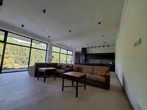 Deluxe Double Room, Balcony, Mountain View | Shared kitchen | Full-size fridge, oven, stovetop, dishwasher - The Whispering Oaks Retreat (Vahagnadzor)