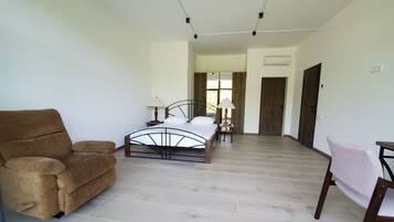 Chambre Double Familiale, balcon, vue montagne | Coin séjour