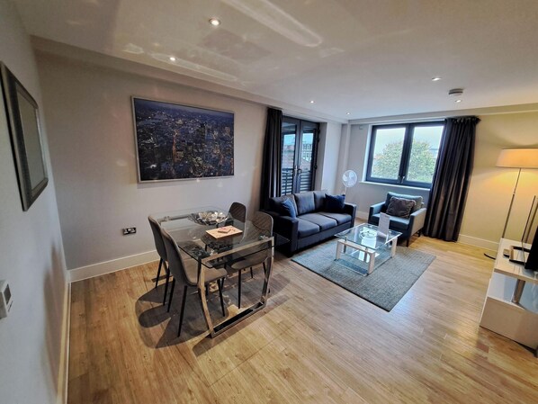 Comfort Apartment, 2 Bedrooms, Non Smoking, Pets allowed | Living area