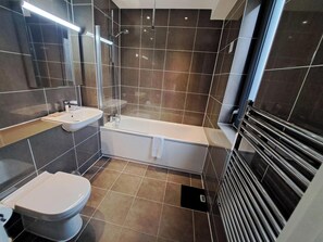 Comfort Apartment, 2 Bedrooms, Non Smoking, Pets allowed | Bathroom