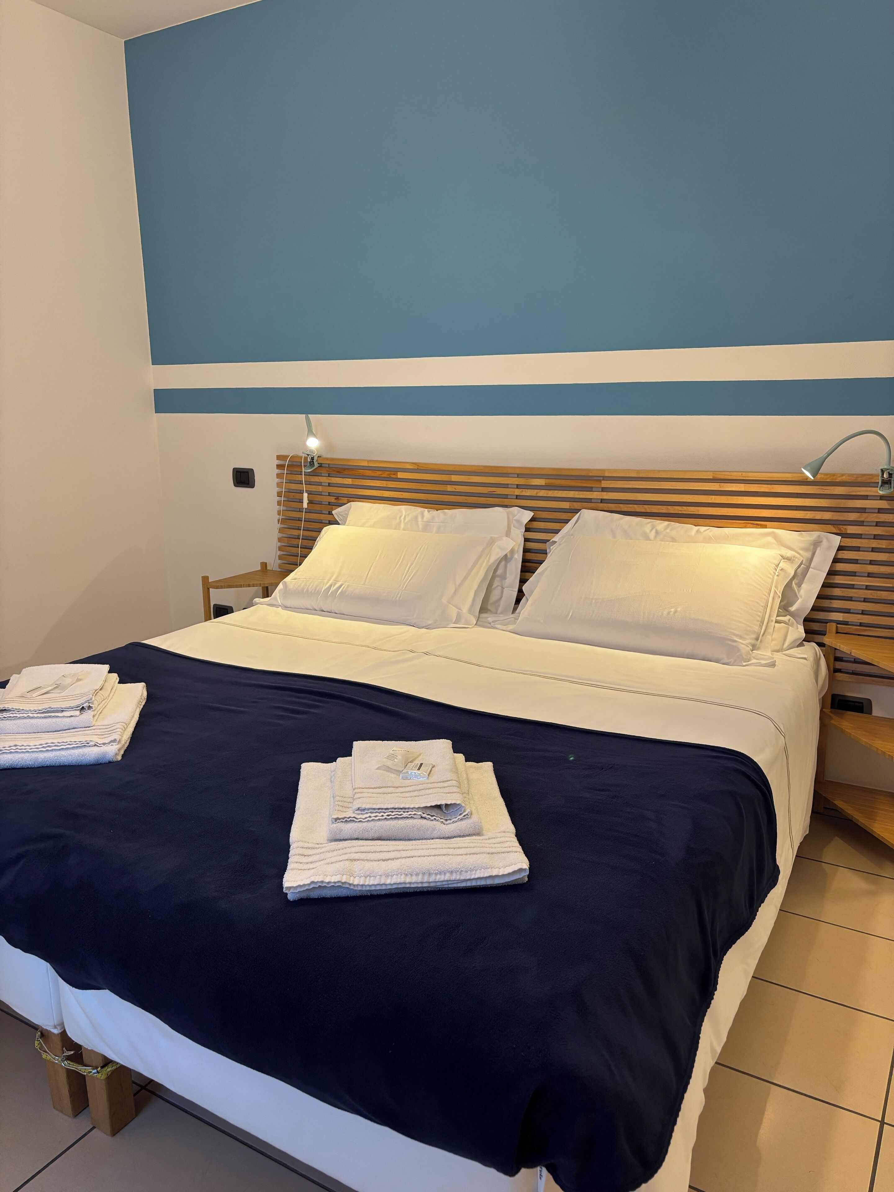 Quarto casal ou duplo básico, banheira, vista para a cidade | Wi-Fi de cortesia