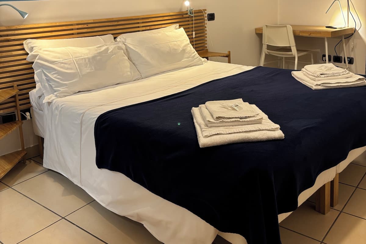 Quarto triplo básico, vista para a cidade | Wi-Fi de cortesia