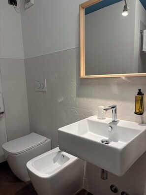 Quarto básico | Banheiro