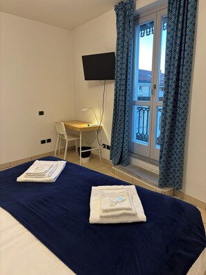 Quarto casal ou duplo básico, banheira, vista para a cidade | Wi-Fi de cortesia