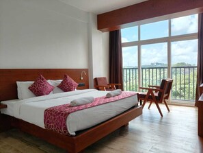 Desk, laptop workspace, free WiFi - Vanaheim Resort (Vagamon)