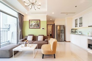 Luxury Apartment, Balcony, City View | Living area | 45-inch Smart TV with digital channels, pay films - Vinhomes Central Park - LandMark Plus (Quan Binh Thanh)
