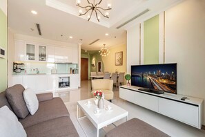 Appartement Luxe, balcon, vue ville | Coin séjour