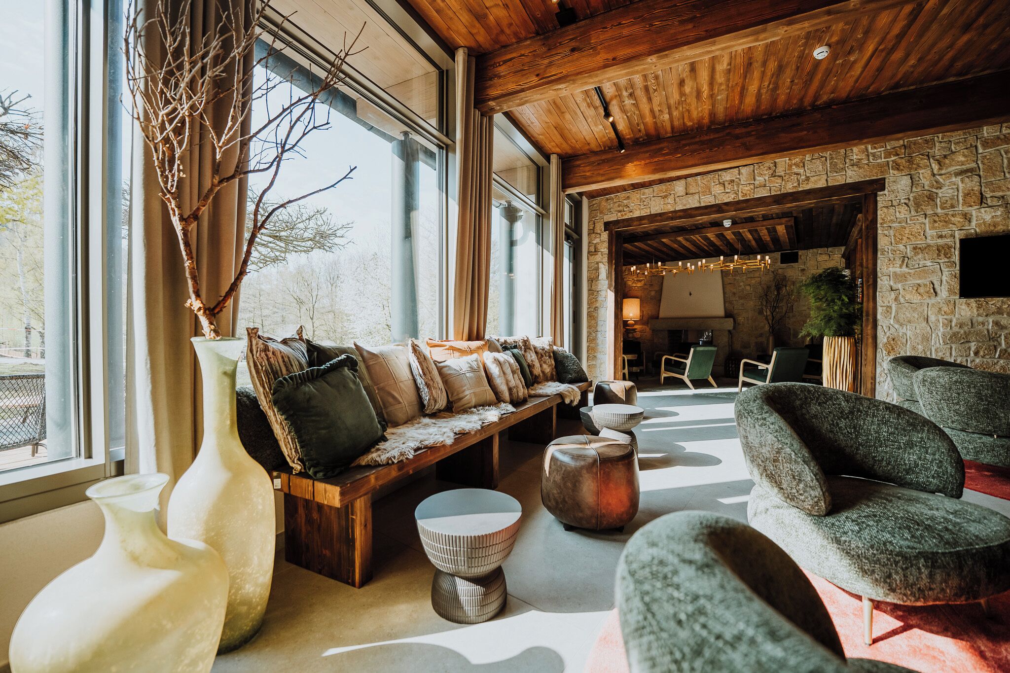 Lobby lounge